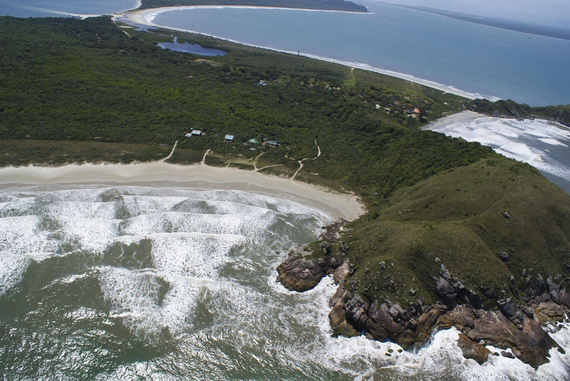 Grajagan Surf Resort Іля-ду-Мел Екстер'єр фото